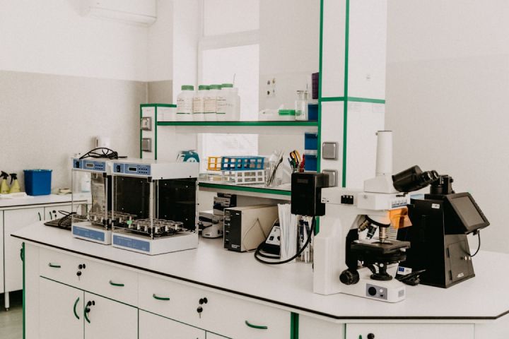 View of the inside of a sterile laboratory with equipment on a white bench